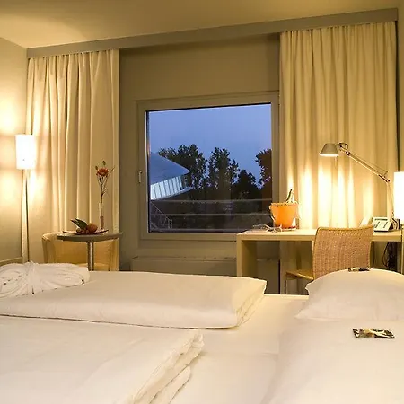 Atlantic Universum 4*